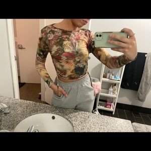 PLT Renaissance ruched side multicolor long sleeve crop top!